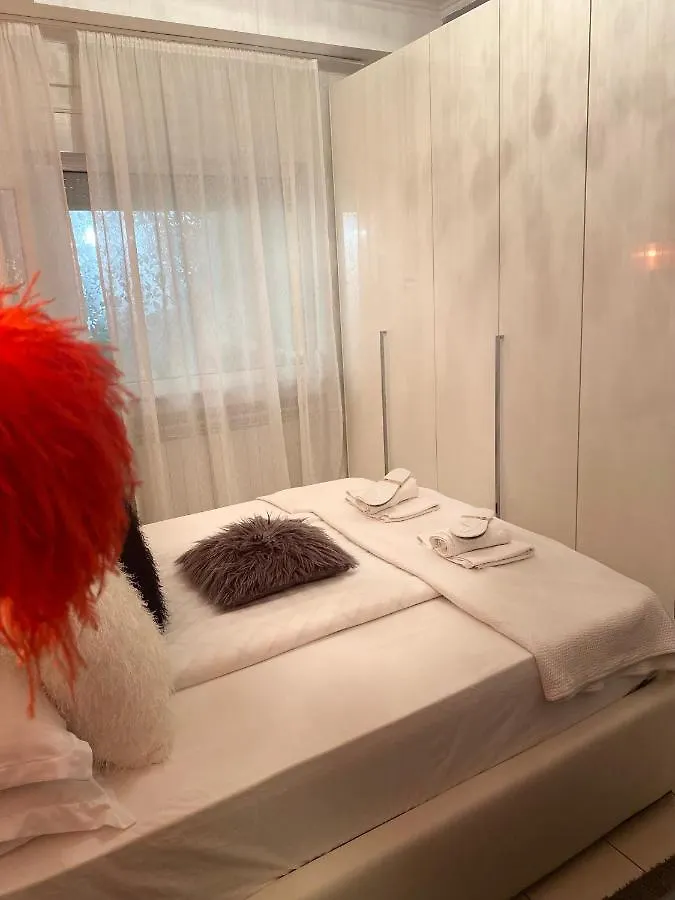 Central Luxury Apartament Nr 5 ***** Bucharest
