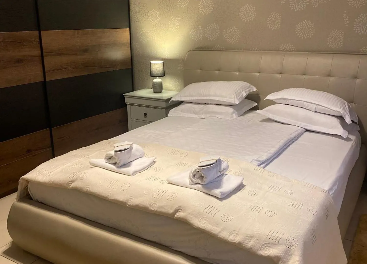 Central Luxury Apartament Nr 5 ***** Bucharest Romania